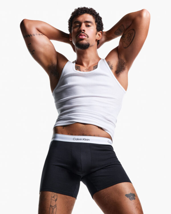 Bad Bunny para Calvin Klein_Spring 25_Créditos Mario Sorrenti (2)