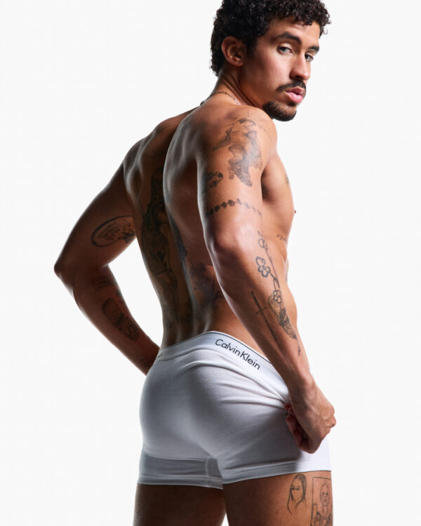 Bad Bunny para Calvin Klein_Spring 25_Créditos Mario Sorrenti (4)