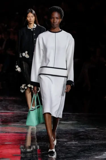 MjE4MjY0MzU1MjE5OTA4MTk4