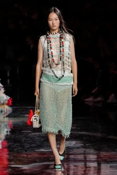 MjE4MjY0MzU2NTYxOTU0NDA2